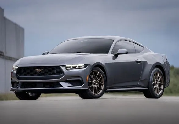 2023 FORD MUSTANG DIFETTI